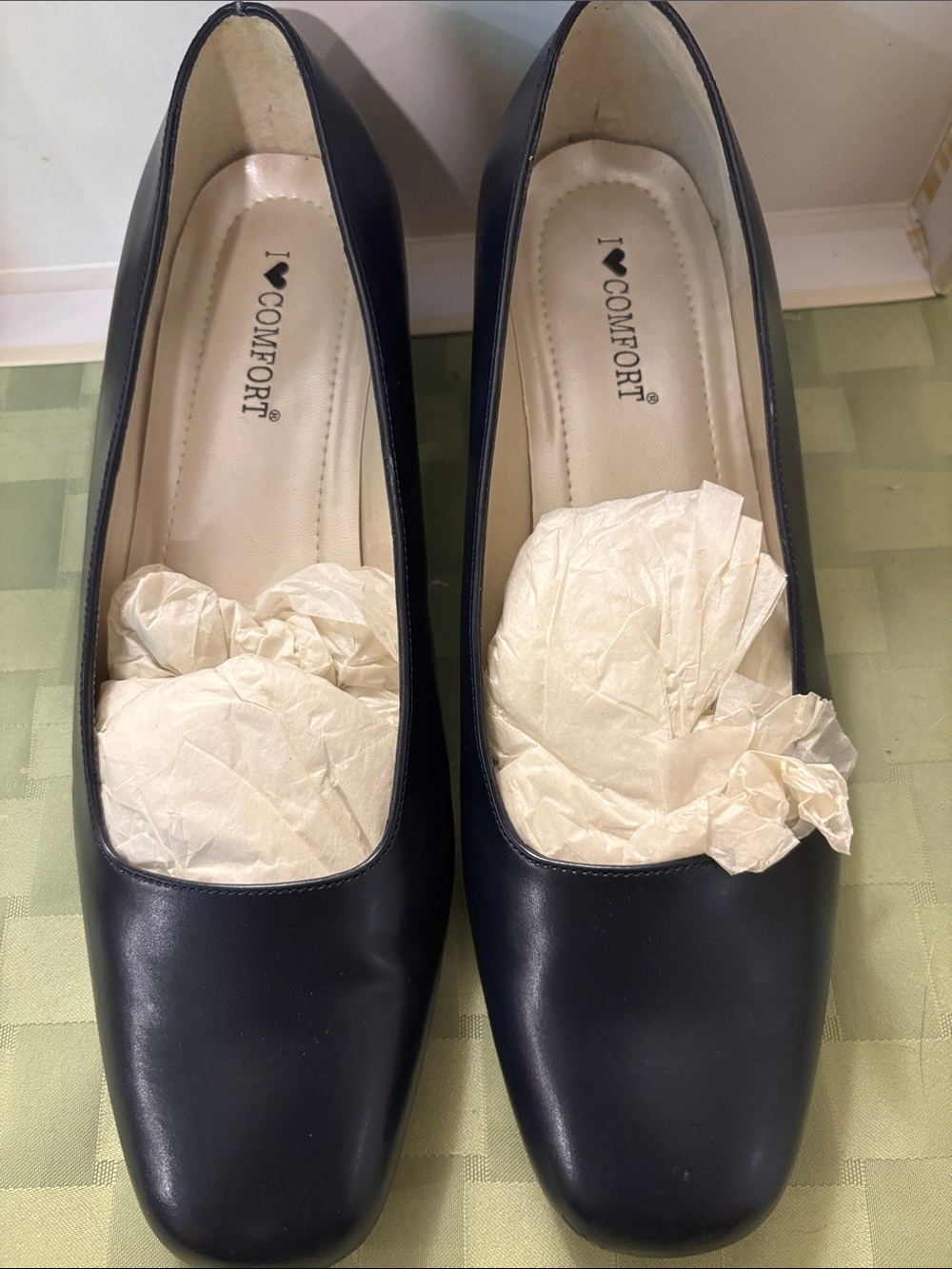 I ♥ Comfort Women's Navy Blue Square-Toe Pumps Size 9W.